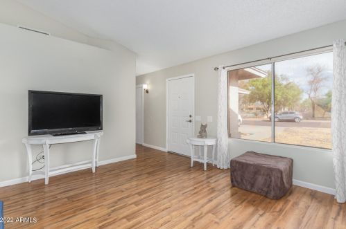 3010 Blackhawk Dr, Phoenix AZ  85050-4706 exterior