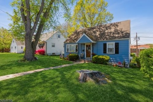 11 Hickory Ct, Belleville, NJ 07109-1921