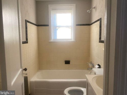 609 Broadway, West Deptford NJ 08093-1172 exterior