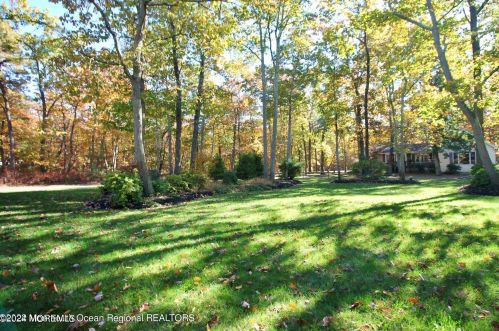 1062 Lakehurst Ave, Jackson Twp NJ 08527-5250 exterior