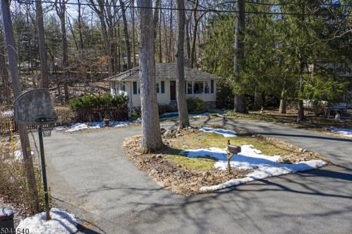 24 Birch Rd, Skyline Lakes, NJ 07456-2505
