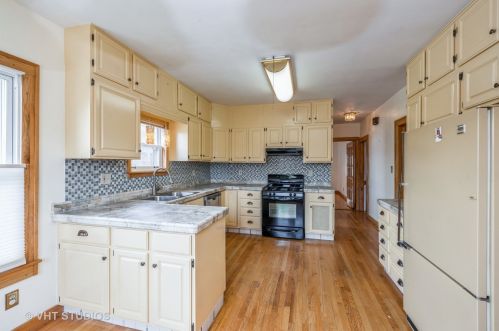 3833 Wenonah Ave, Forest View IL 60402-2952 exterior