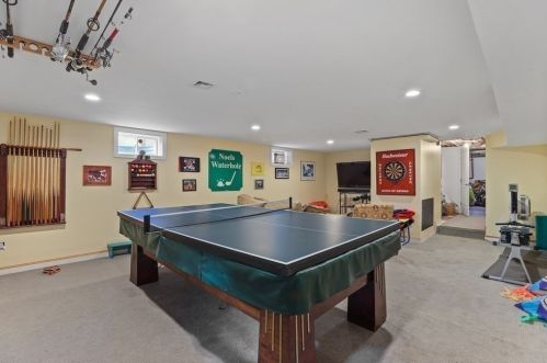 24 Bradley Wood Dr, Hingham MA 02043-1731 exterior