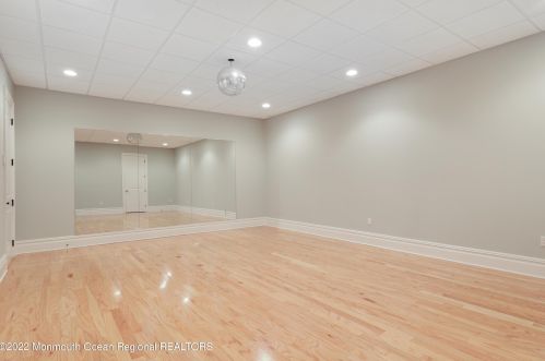 21 Vista Dr, Little Silver NJ  07739-1611 exterior