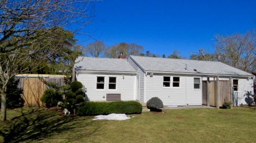 19 Cranberry Ln, Harwich MA 02645-3008 exterior
