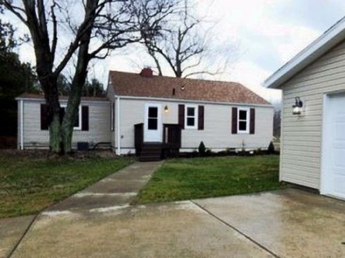 14895 Old Oak Dr, Cleveland OH  exterior