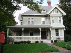 105 Temple St, Newton, MA 02465-2306
