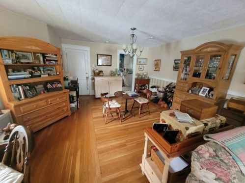 580 Weetamoe St, Fall River MA 02720-5643 exterior