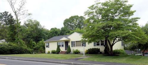 127 Winter St, Whitman, MA 02382-2520