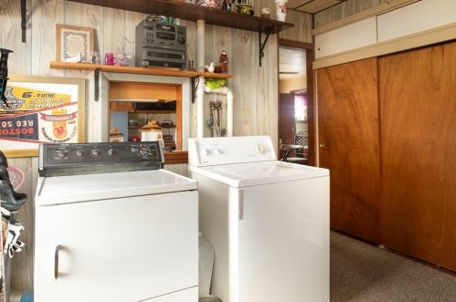 183 Thomas St, Fall River MA 02723-2404 exterior