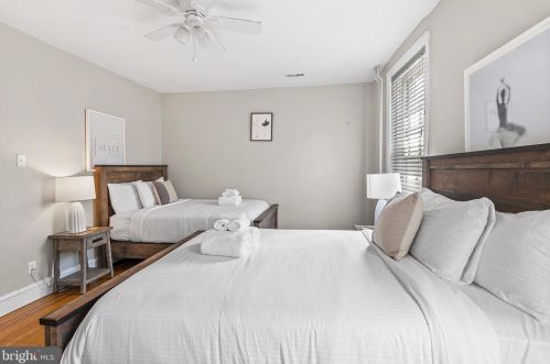 337 6th St, Philadelphia PA  19106-4138 exterior