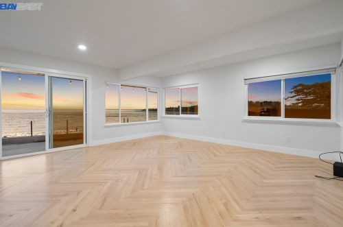 13095 Neptune Dr, San Leandro CA  94577-3130 exterior