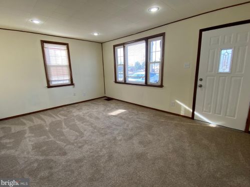 231 Cedar Ave, West Deptford NJ 08093-1410 exterior