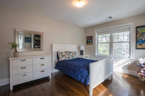 319 Hillcrest Rd, Needham MA 02492-4028 exterior