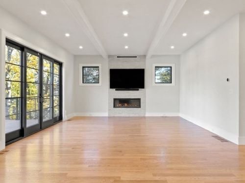 1056 Greendale Ave, Needham MA 02492-4726 exterior