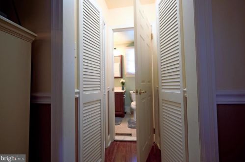 239 Hampshire Dr, West Deptford NJ 08096-4206 exterior