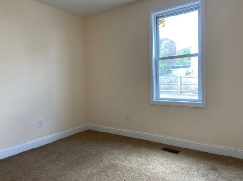 12 Lyon St, Worcester MA 01604-3622 exterior