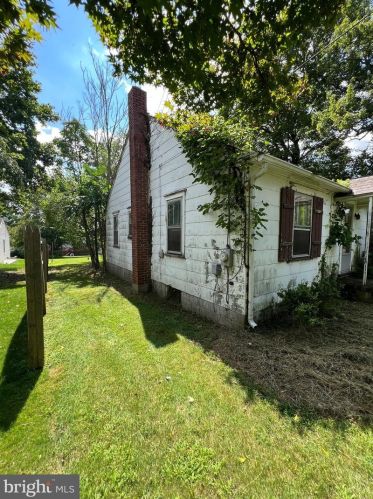 238 Hillcrest Dr, Milford NJ 08848-1001 exterior