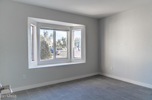 3018 Blackhawk Dr, Phoenix AZ  85050-4706 exterior