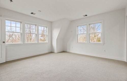 44 Canterbury St, Hingham MA 02043-1453 exterior