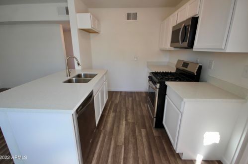 2562 Earll Dr, Phoenix AZ  85016-7404 exterior