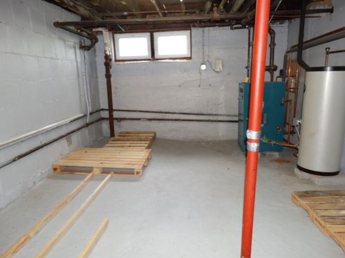 104 Side Pkwy, Newton MA 02458-1816 exterior