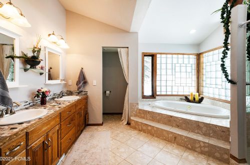 8693 Gorgoza Dr, Park City UT 84098-4736 exterior