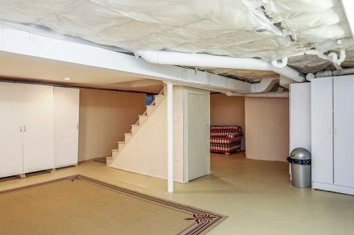 52 Woodleigh Rd, Dedham MA 02026-3129 exterior