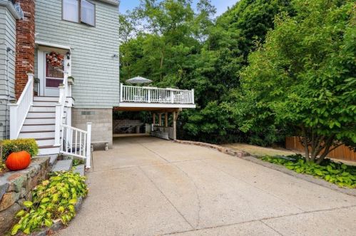 293 Washington St, Gloucester MA 01930-4815 exterior