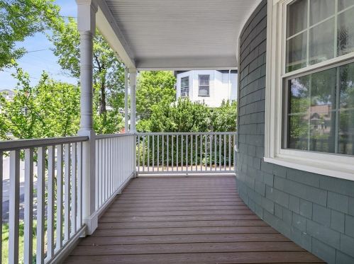 6 Rowe St, Newton MA 02466-1596 exterior