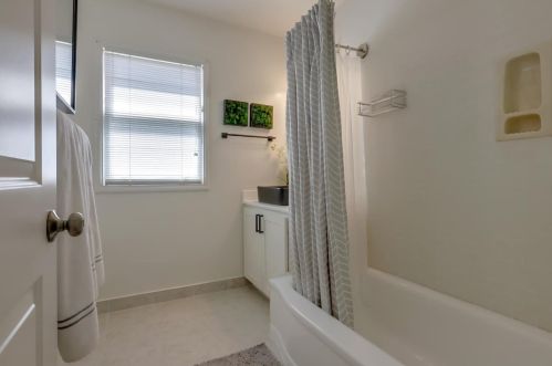 15057 Dewey St, San Leandro CA  94579-1605 exterior