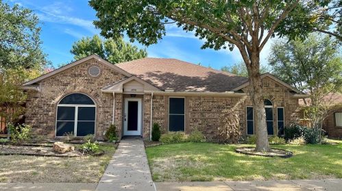 5306 Wood Creek Ln, Garland TX  75044-4916 exterior