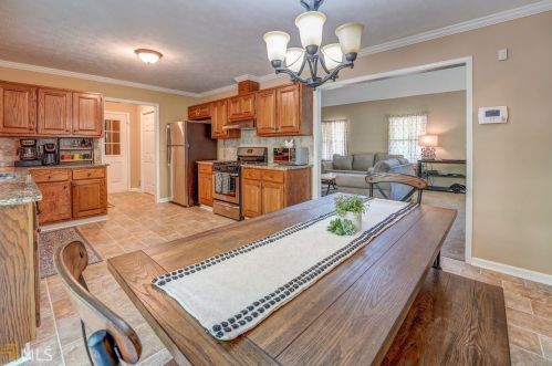 628 Edgewater Cir, Conyers GA 30094-4405 exterior