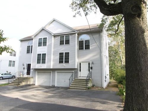 2 Hyannis Pl, Worcester, MA 01604-3114
