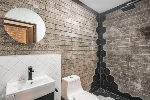 1413 Edgemont Ave, Phoenix AZ 85035-1809 exterior