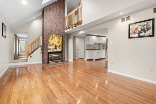 6 Skylar Dr, Southborough MA 01772-1745 exterior