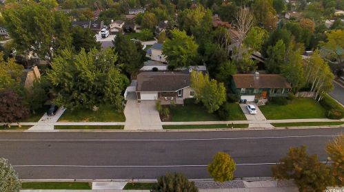 2193 Gyrfalcon Dr, Sandy UT 84092-4049 exterior