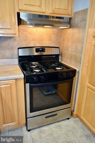 353 Hendrickson Ave, West Deptford NJ 08096-1327 exterior