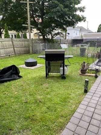 14 Lucas St, New Bedford MA 02744-1509 exterior