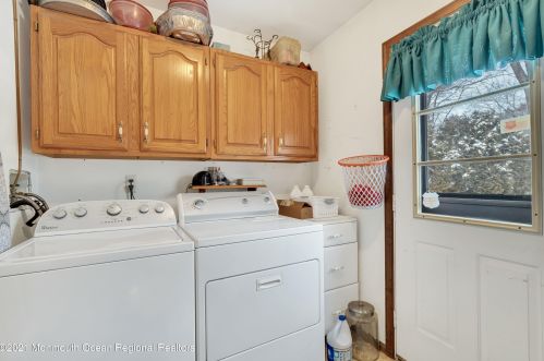 8 Red Cedar Ct, Jackson Twp NJ 08527-1351 exterior