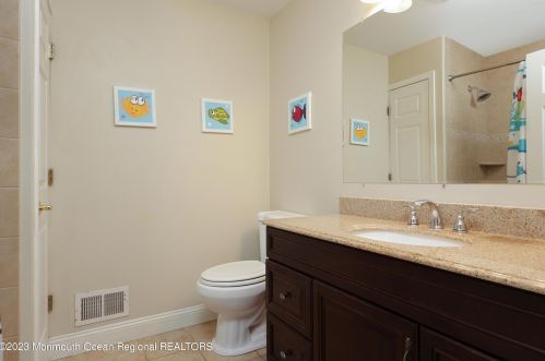 26 Orch Pl, Little Silver NJ 07739-1428 exterior