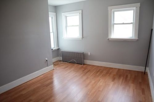 3 Bow St, Taunton MA 02780-4225 exterior