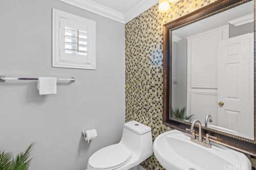 2 Bayfield, Irvine CA  92614-7907 exterior