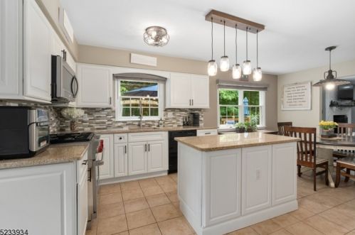 6 Cheshire Ln, Skyline Lakes NJ 07456-2743 exterior