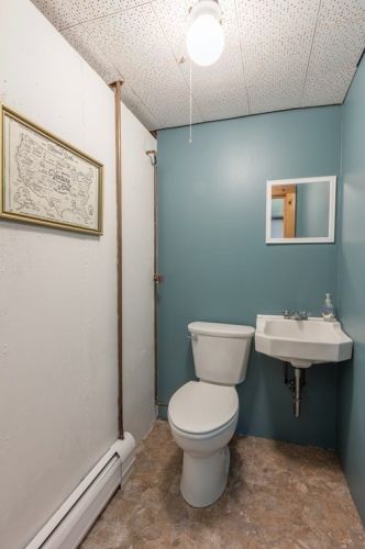 418 Shays St, Amherst MA  01002-2945 exterior