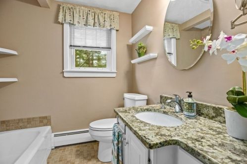 92 Edgewater Dr, Wareham MA 02571-2189 exterior