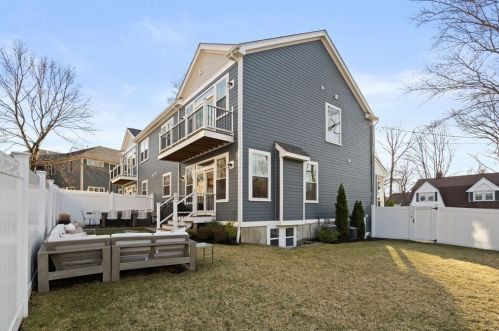 60 Woodbine St, Newton MA 02466-1809 exterior