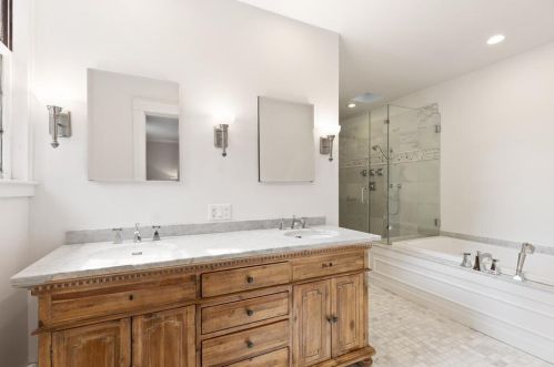 215 Ave, Weston MA 02493-1908 exterior