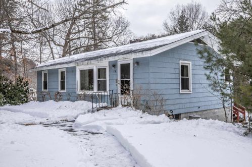 19 Keyes Hill Rd, Pelham, NH 03076-2113