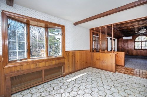 2 Chester Ave, Burlington MA 01803-1312 exterior